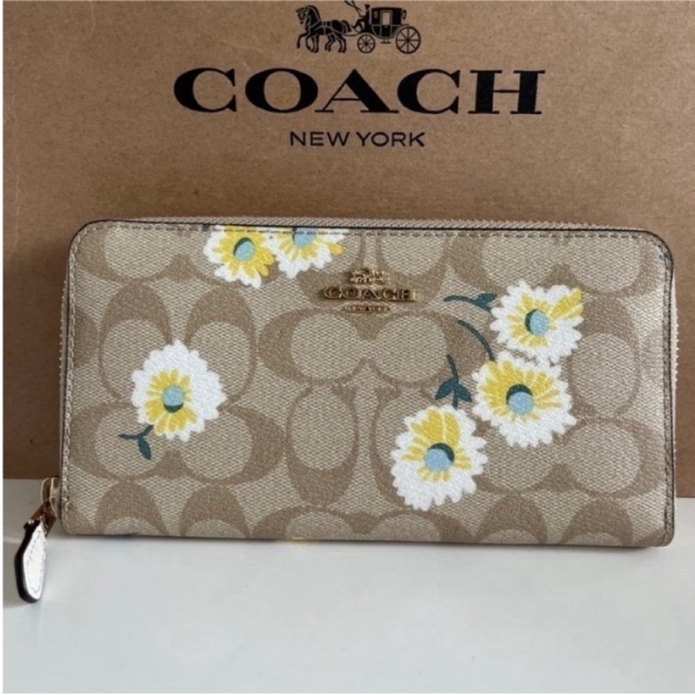 Coach Accordion Zip Daisy Print Wallet